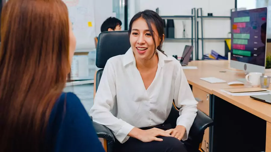 Doanh nghiệp có thể tiến hành phỏng vấn khách hàng để thu thập dữ liệu định tính từ họ