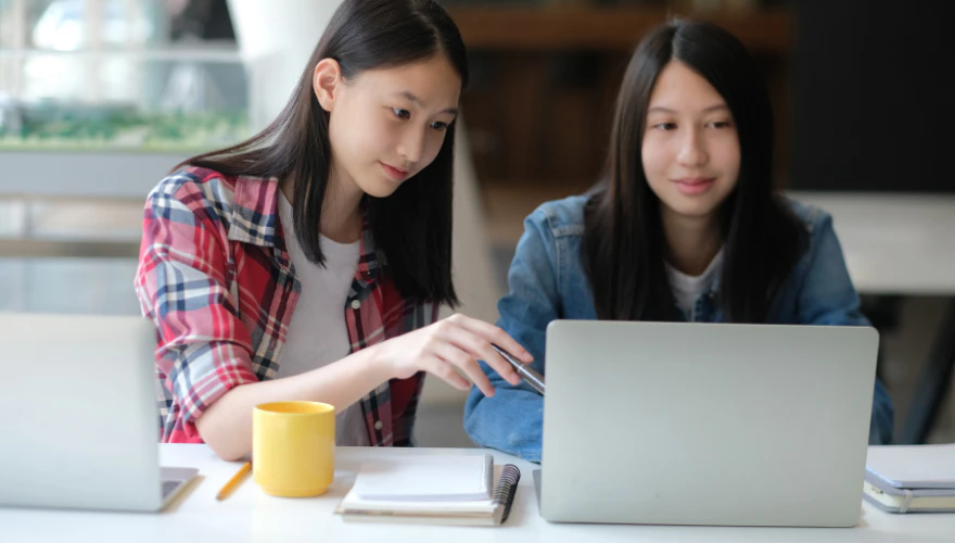 Khám Phá Động Cơ Và Cảm Xúc Khách Hàng Dưới Góc Nhìn Tâm Lý Học: Ứng Dụng Thực Tiễn Từ Các Lý Thuyết Kinh Điển