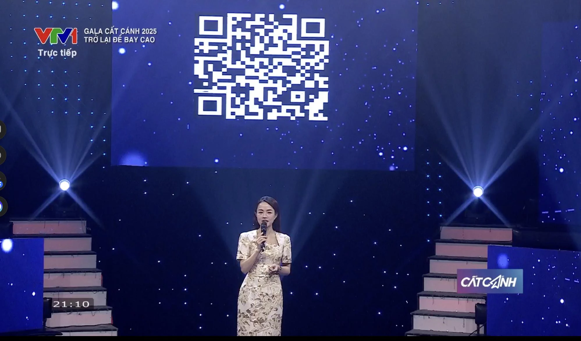 Mã QR trên màn hình sân khấu Gala Cất Cánh 2025